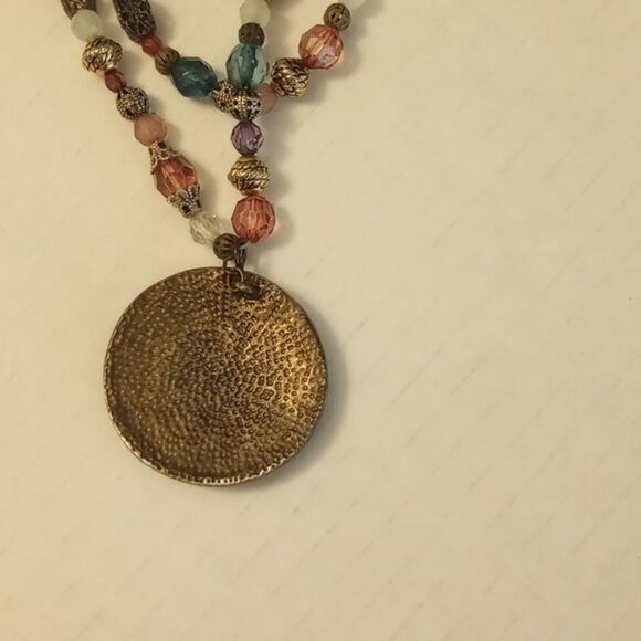 Beautiful beaded necklace with round medallion - Picture 6 of 7